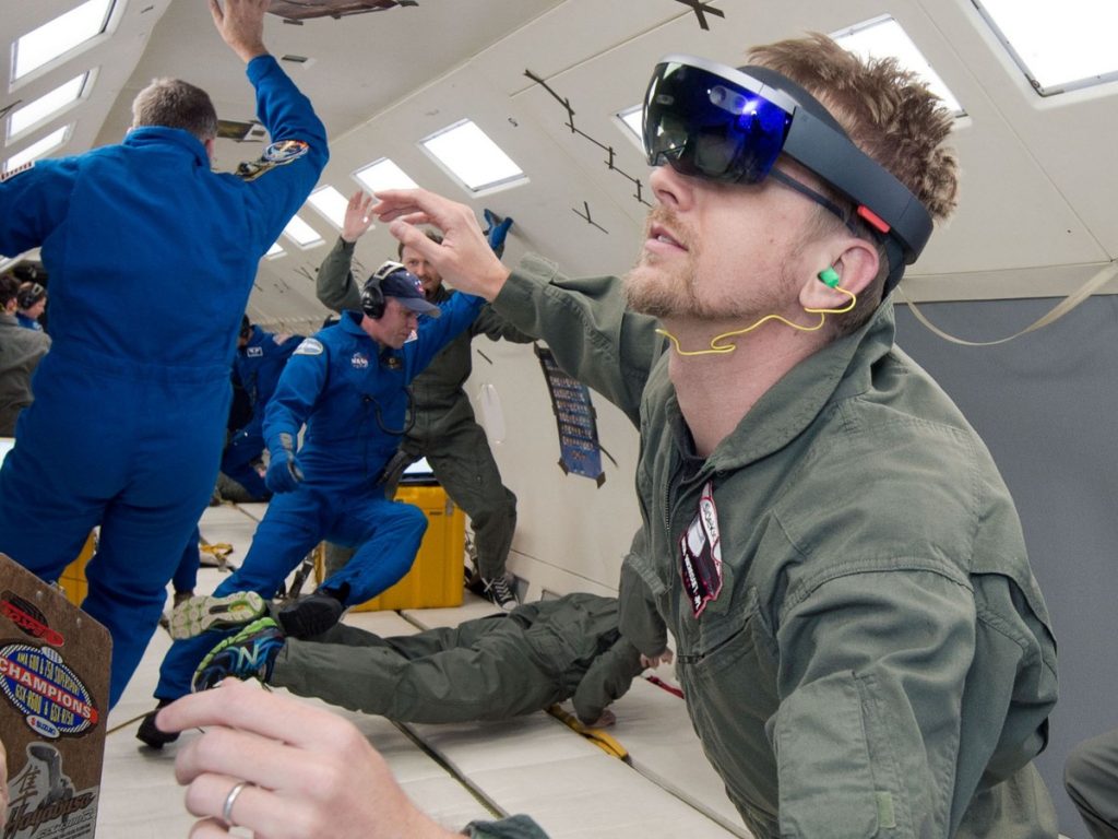 VR-гаджеты: Microsoft HoloLens
