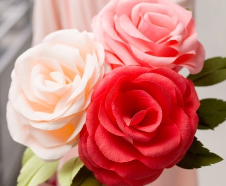 Розы из гофрированной бумаги ? DIY paper rose ? Cómo hacer rosas