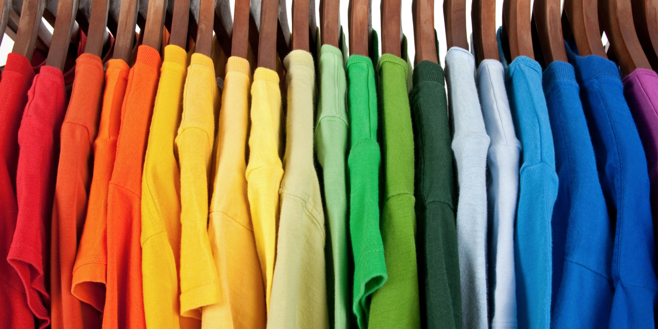 Советы для тех, кто собирается отнести вещи в химчистку — Лайфхакер