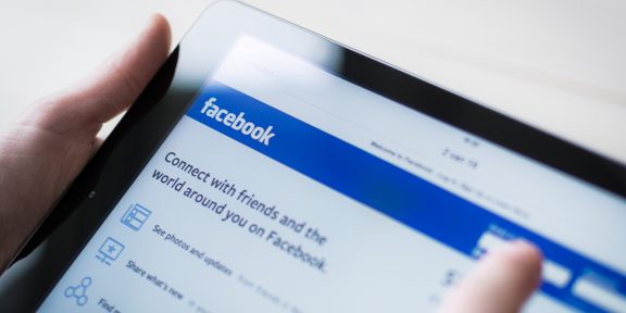 Как узнать, кто не ответил дружбой в Facebook