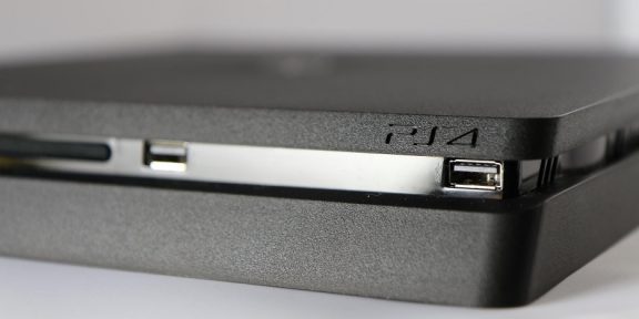 Sony выпустила крупнейшее программное обновление для PlayStation 4