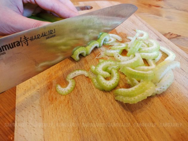 Рецепт бургера «Неряха Джо»: мелко нарежьте стебли сельдерея