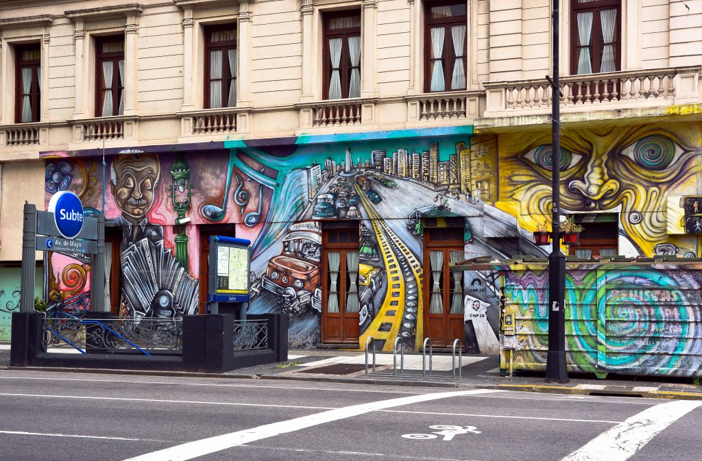 посетить Аргентину: граффити