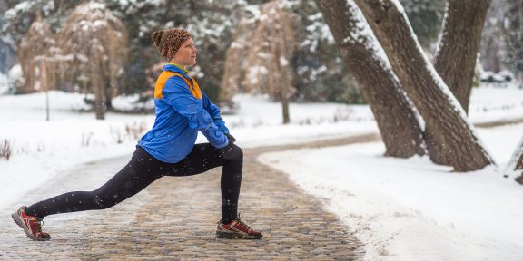 6 упражнений для тренировки на улице в холодное время года