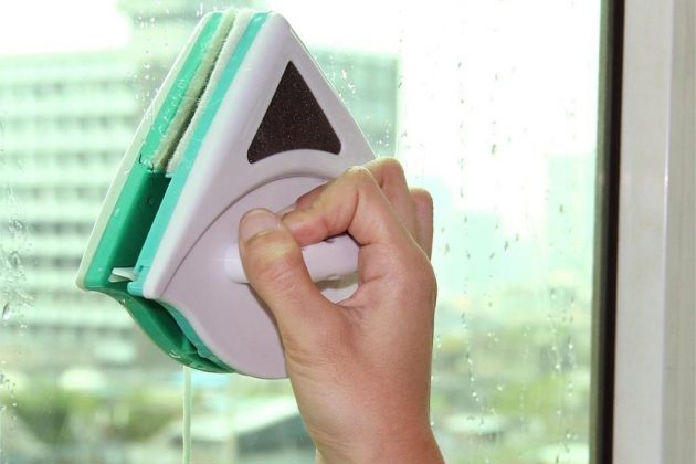 Магнитная щётка для мытья окон
