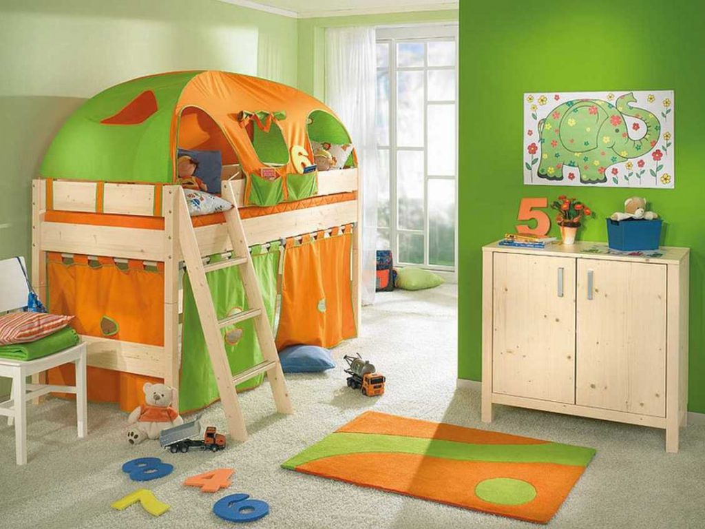 Интерьер детской: двухъярусная кровать