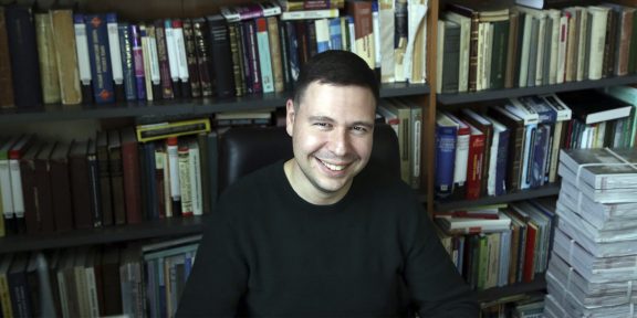 Рабочие места: Владимир Пахомов, главный редактор портала «Грамота.ру»