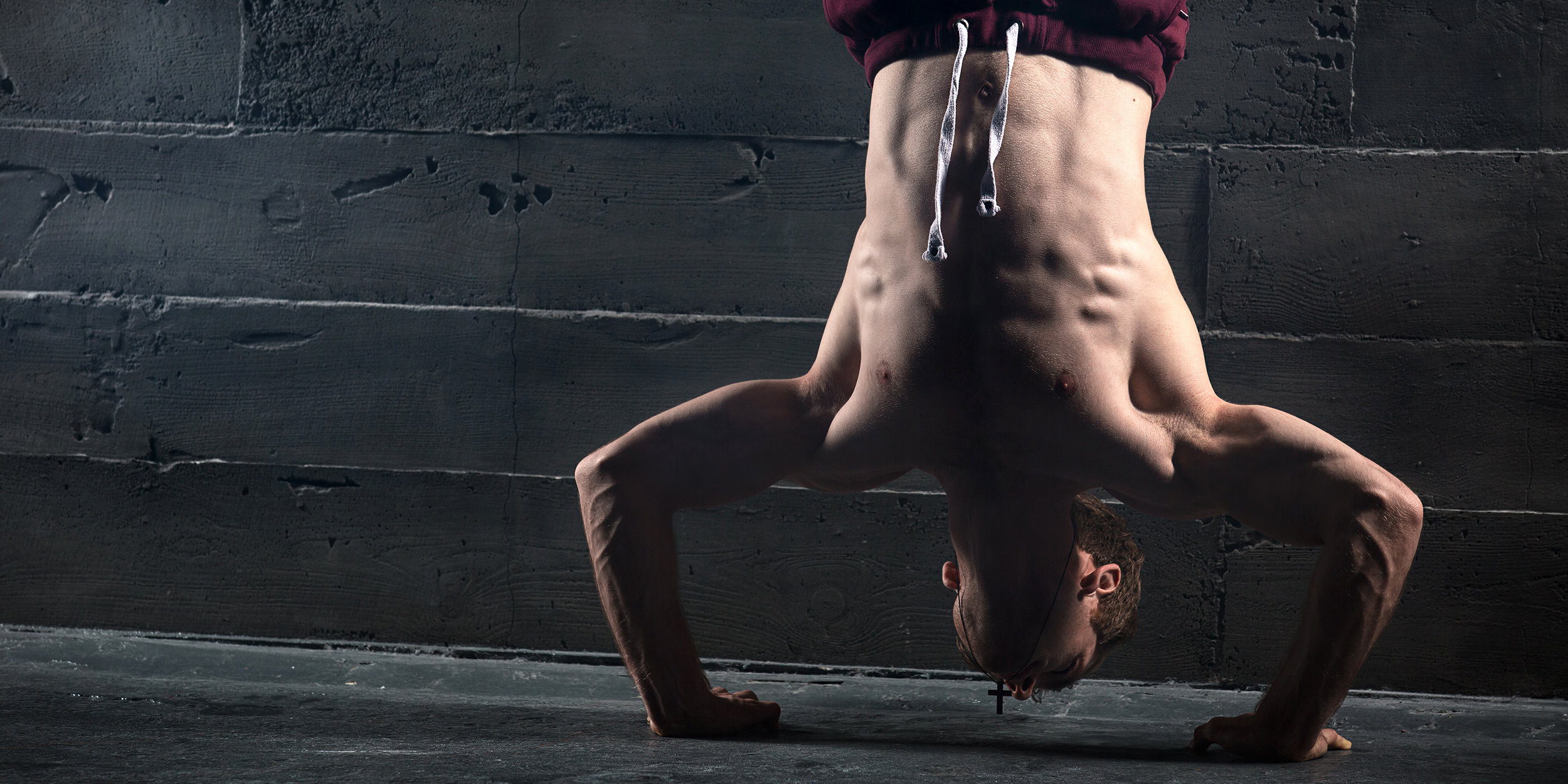 16 необычных упражнений в стойке на руках