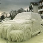 Как открыть замёрзшую машину