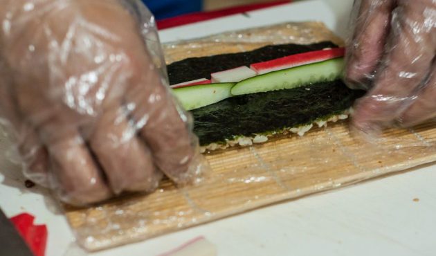Как приготовить суши: Урамаки