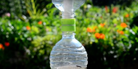 Как сделать очиститель воды из двух пластиковых бутылок