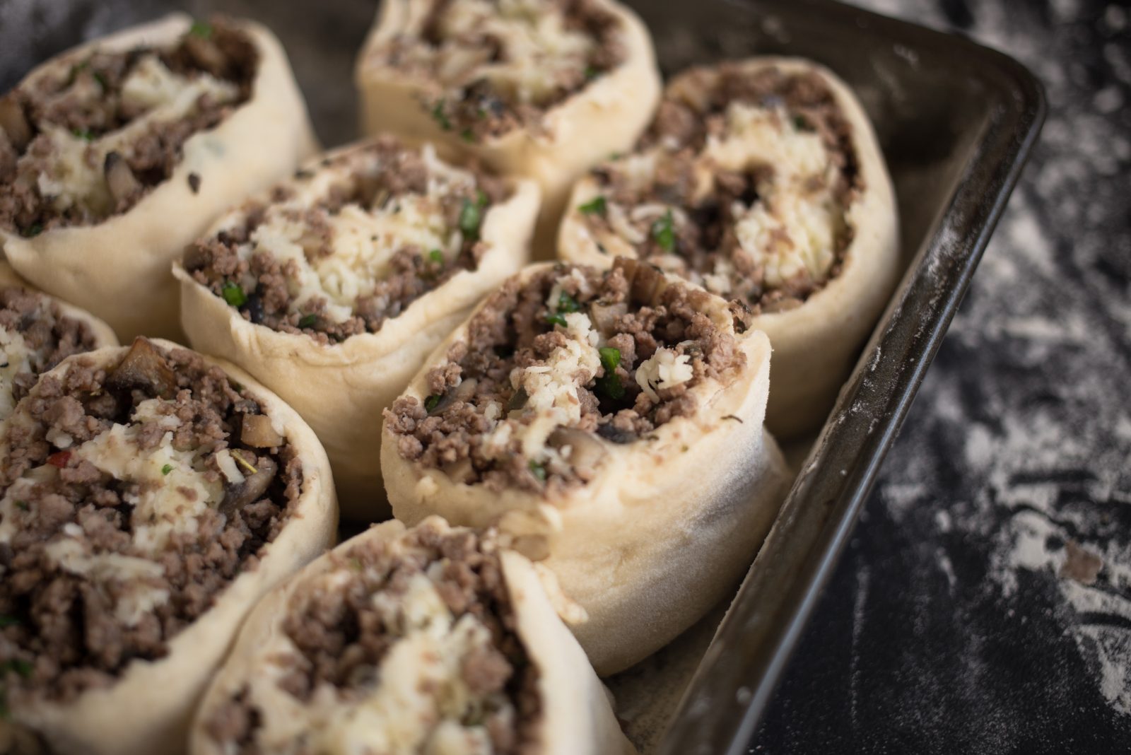 Булочки с мясом и плавленым сыром