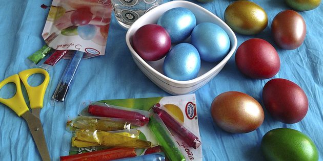 Как покрасить яйца магазинными перламутровыми красителями