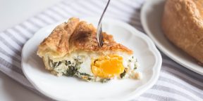 Простой сырный пирог с яйцами