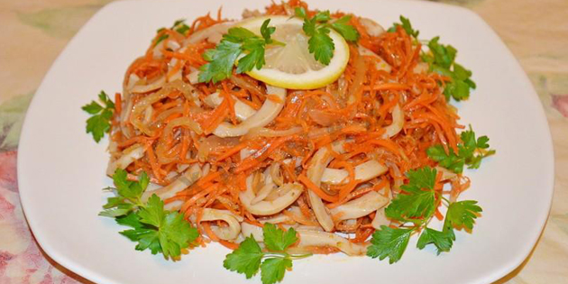 Салат с кальмарами и корейской морковью 