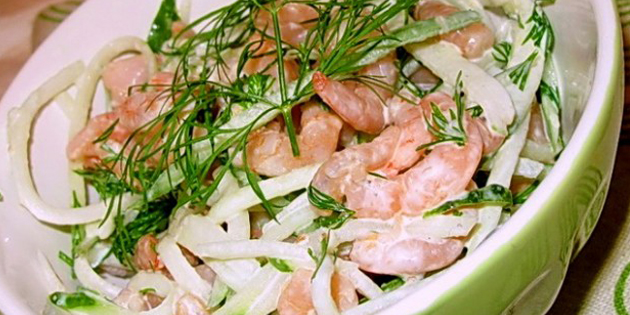 Салат с кальмарами и креветками 