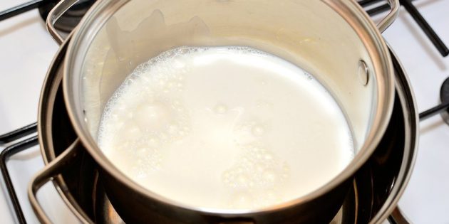 Как приготовить домашний йогурт: Нагрейте молоко до 85 °C