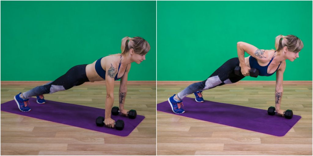 Тяга гантелей в планке