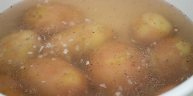 Запечённый молодой картофель: подготовьте картофель