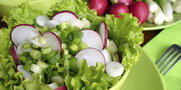 Салат из редиски и зелёного лука