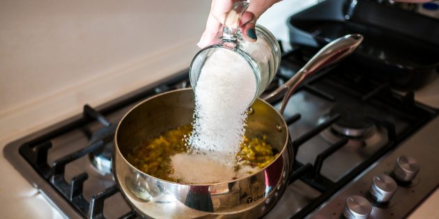Как приготовить варенье из крыжовника с апельсином: засыпьте пюре сахаром