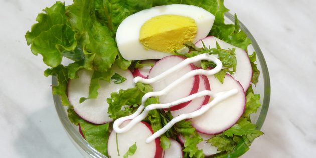 Салат из редиски и яиц 