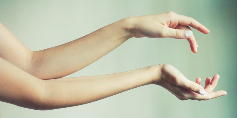 ruka-po-lokot-foto-chastnoe-video-anilingus-onlayn-video-chastnoe