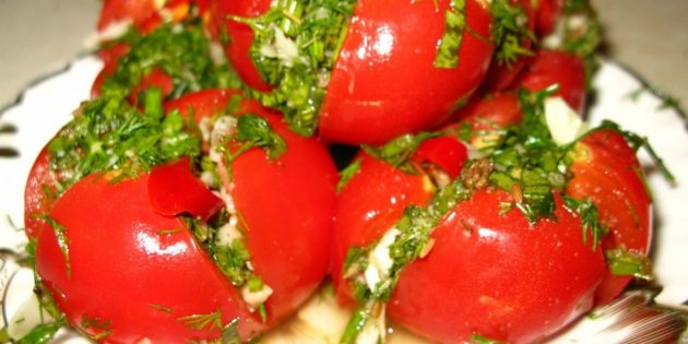 Salted tomatoes with garlic and herbs
