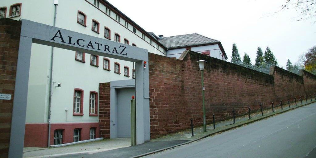Отель-тюрьма, Германия
