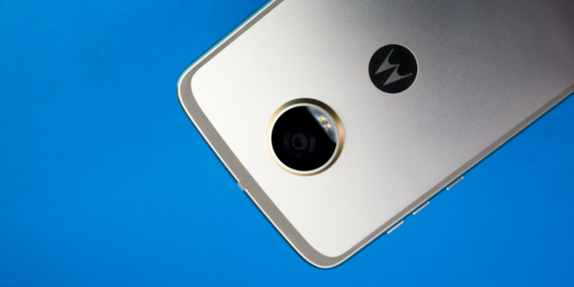 ����� Moto Z2 Play � ������ ���������-������������ �� Motorola