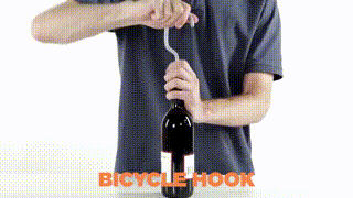 как открыть бутылку вина: велосипедный крюк