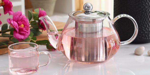 What to give mom for the New Year: a teapot