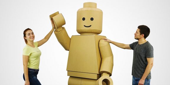 Видео дня: костюм LEGO-человечка своими руками