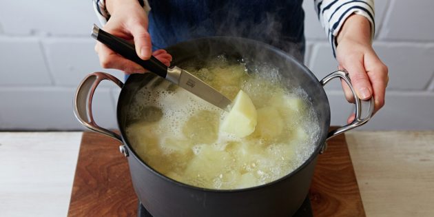 Как варить очищенную картошку