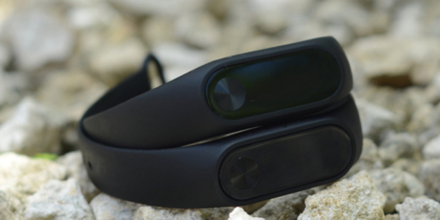 Xiaomi Mi Band 2 vs. ��������: ����� �� �������������