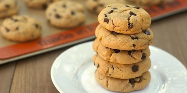 Рецепты вкусного печенья: Классическое печенье с шоколадной крошкой