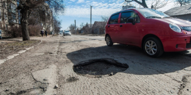 Что делать, если попал в яму на дороге