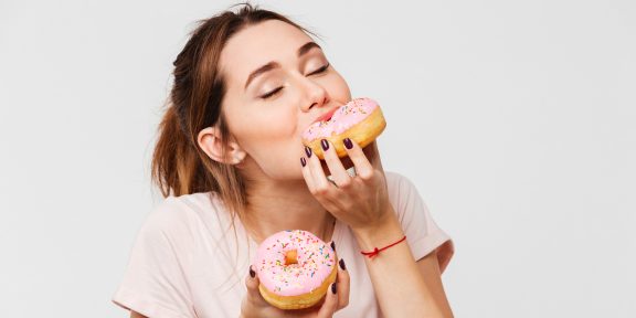 Подкаст Лайфхакера: как перестать есть сладкое