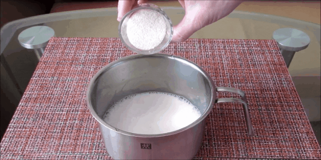 How to cook semolina: Pour milk and water into a saucepan and add semolina