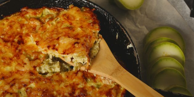 What to cook from zucchini: zucchini casserole with cheese and herbs