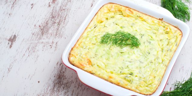 Zucchini baked with sour cream and herbs: a simple recipe