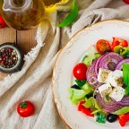 6 рецептов греческого салата: от классики до самых креативных идей