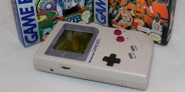 Фотоаппарат Polaroid. Nintendo Game Boy