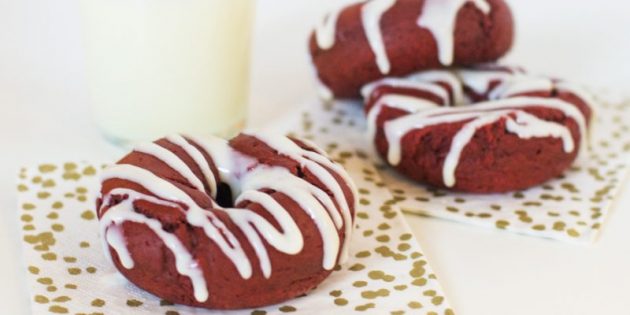 Рецепты пончиков: Пончики «Красный бархат» со сливочной глазурью