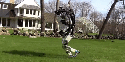 Видео дня: роботы Boston Dynamics выходят на пробежку и взбираются по лестницам