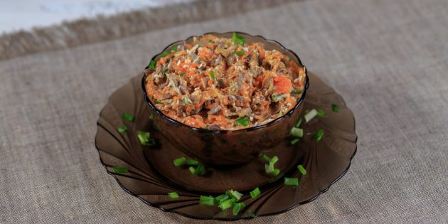 Рецепты: Салат с куриными сердечками, фасолью и корейской морковью