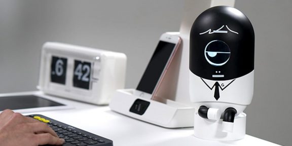 Штука дня: Giiro — робот-миньон, который будет следить за вашей осанкой