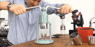Штука дня: Cafelat Robot — ручная кофемашина с необычным дизайном