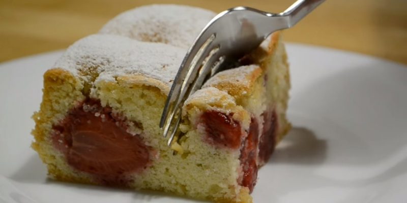 Простой пирог из клубники – пошаговый рецепт приготовления с фото
