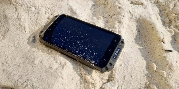 Защищенный смартфон Poptel P9000 Max: На пляже